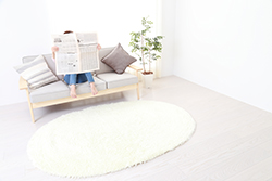 足のある家具を選ぶと掃除が楽？ 暮らしを楽にするインテリア術