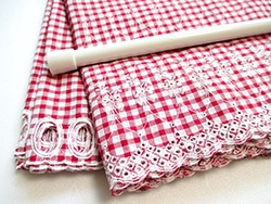 1人暮らしの部屋をオシャレにする「突っ張り棒」インテリア術