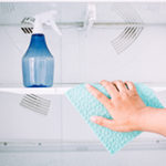 汚れと臭いを撃退！　夏までに終わらせたい冷蔵庫掃除のポイント