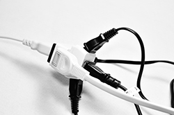 タコ足状態の配線コンセント