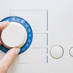 なかなか汚れが落ちない「冬場の洗濯方法」　水が冷たい時の対処法とは