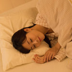 毛布は布団の「上」にかけるのが正解！？　賢い冬の布団のかけ方