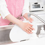 手間なしで水道代を安く！　食器洗い時の賢い節約術