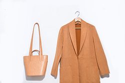 シワになってしまったコートはどうする？　【上手なアイロンのかけ方】