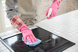 焦げや油汚れもスッキリ! IHコンロを清潔に保つためのお手入れ方法